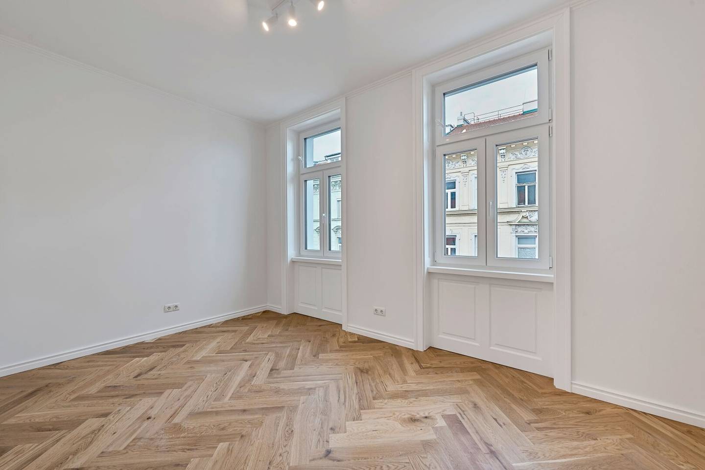 Vivienne - Where joy of life is at home in Vivienne? no, translation should be faithful; keep proper names unchanged? The title is provided as Vivienne - Wo Lebensfreude zuhause ist improper to alter; we translate as: Vivienne - Where joy of life is at home in Vienna's Margareten district.