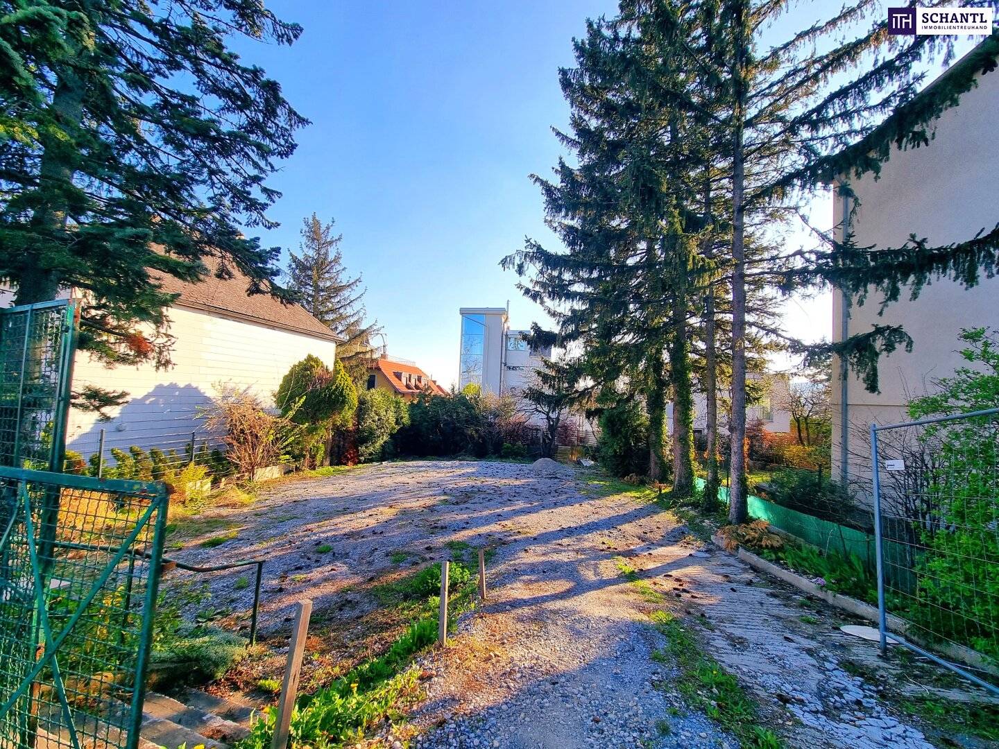 New price, rarity! Great building plot on Schafberg! Prime location plus attractive residential development possible or realize the dream of your own home! Act now