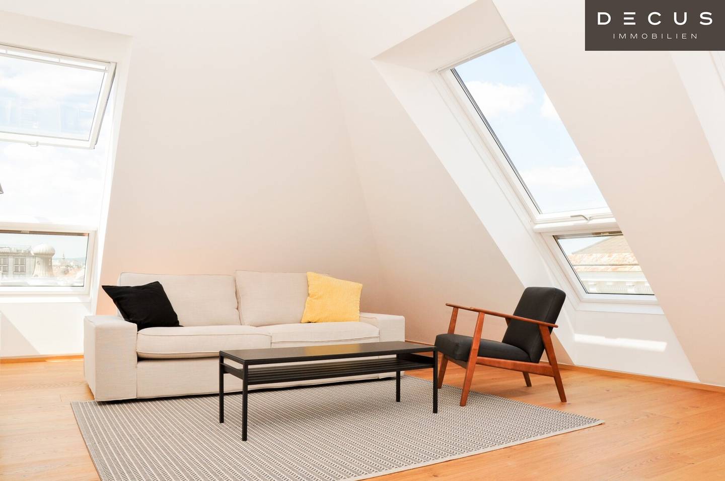 Exclusive living in the 4th district no brokerage fee