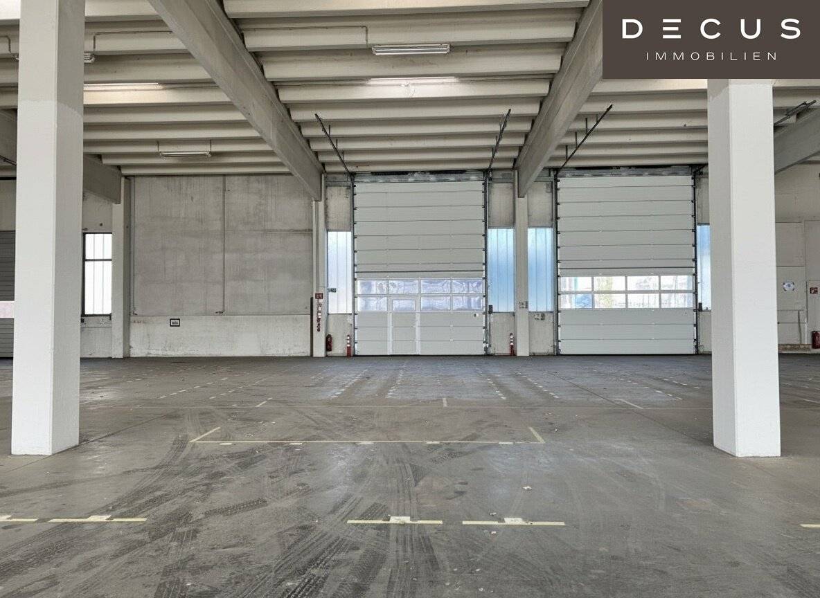 Warehouses from 1,100 m² to 2,370 m² near Wagramer Straße with excellent accessibility