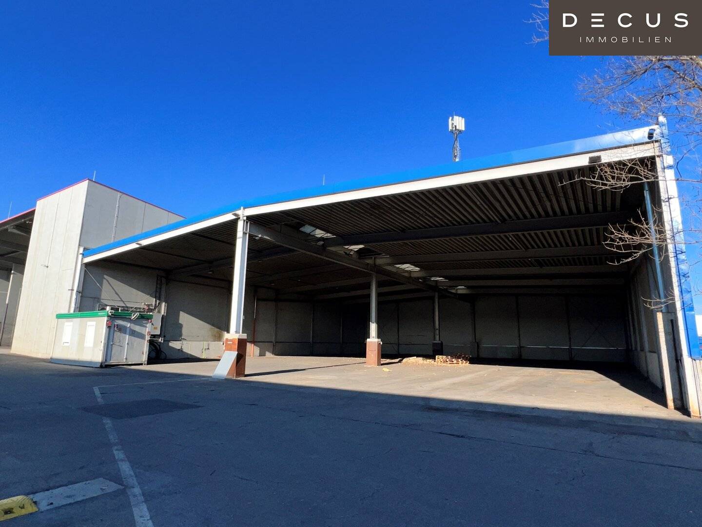 Warehouse halls from 1,100 m² to 2,370 m² | Near Wagramer Straße | Top Accessibility