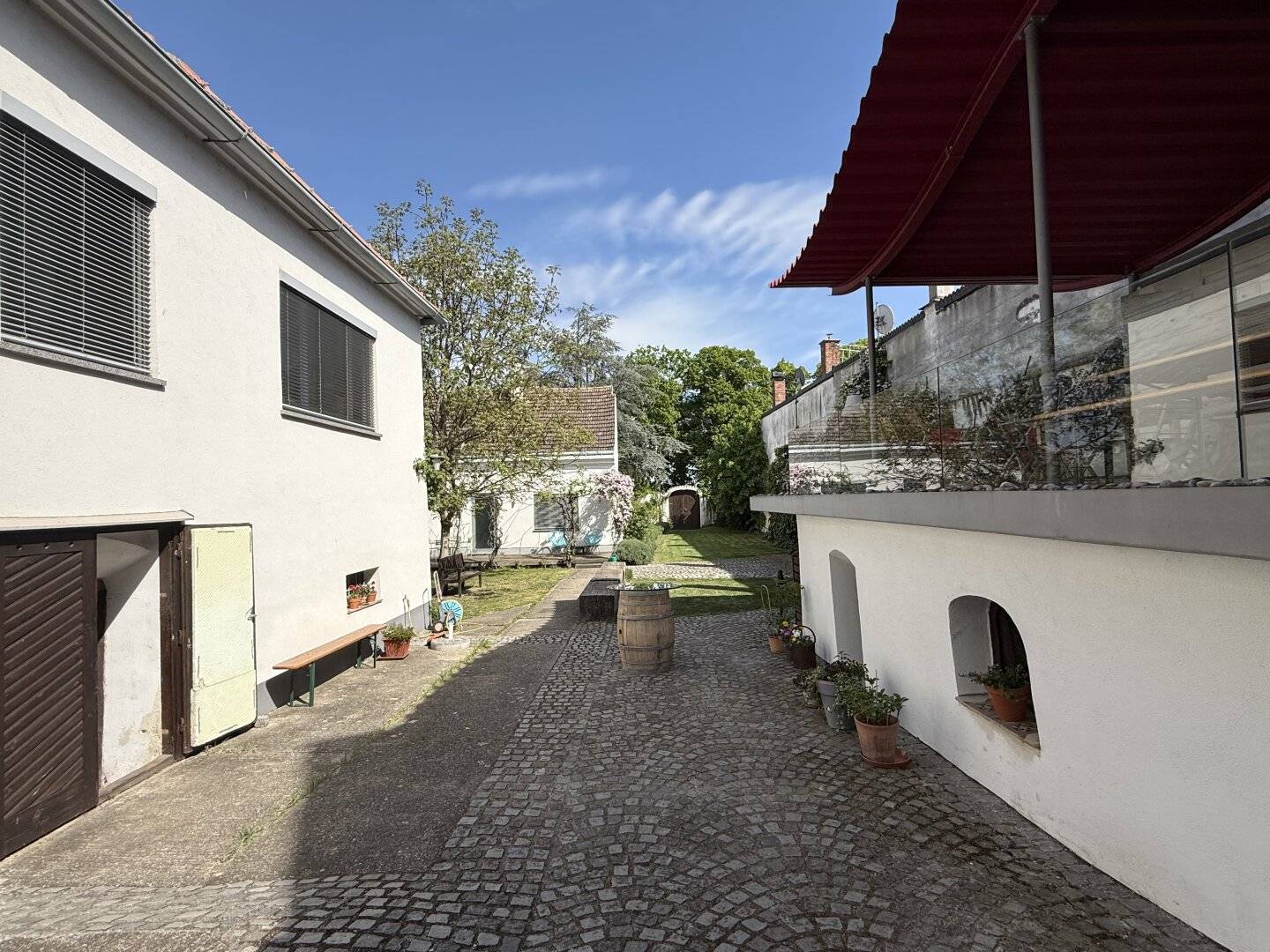 Wohnjuwel im Weinviertel: 3 Häuser mit uneinsehbarem Innenhof!