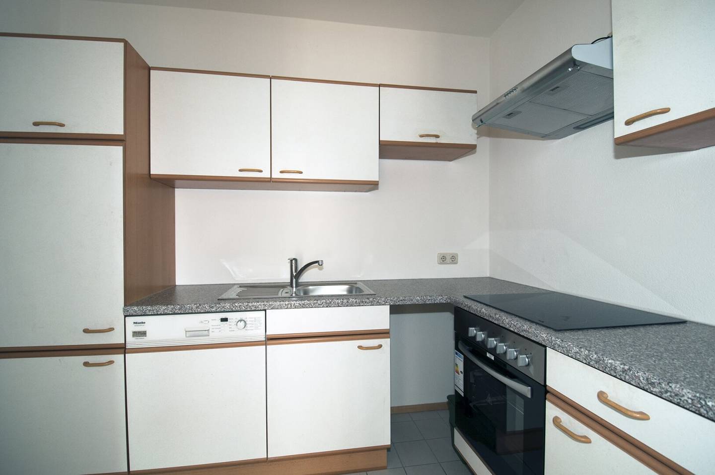 Mietwohnung (610) 54 m² mit Balkon Küche Vermietung direkt vom Eigentümer keine Provision