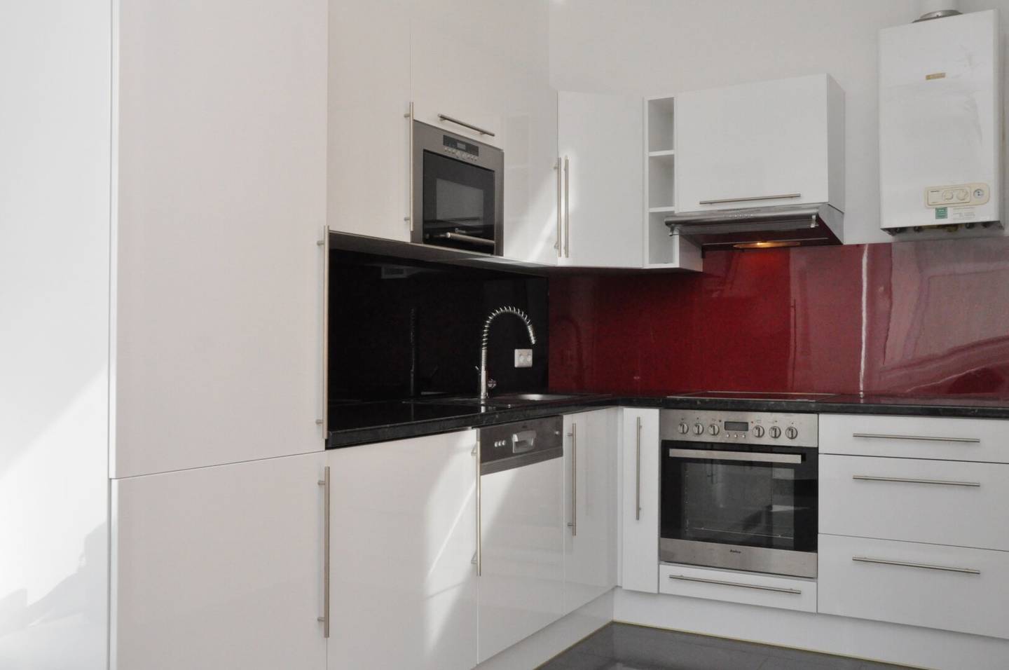 Condominium | courtyard-facing 2-room old-building apartment with plenty of light near U4 &amp; U6