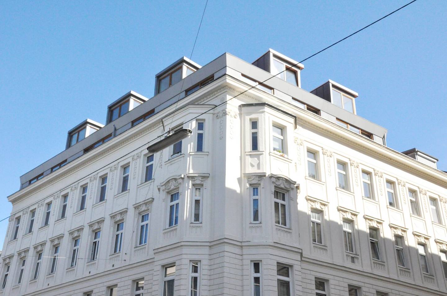Condominium | courtyard-facing 2-room old-building apartment with plenty of light near U4 &amp; U6