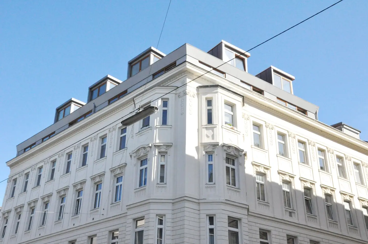 Condominium | courtyard-facing 2-room old-building apartment with plenty of light near U4 & U6