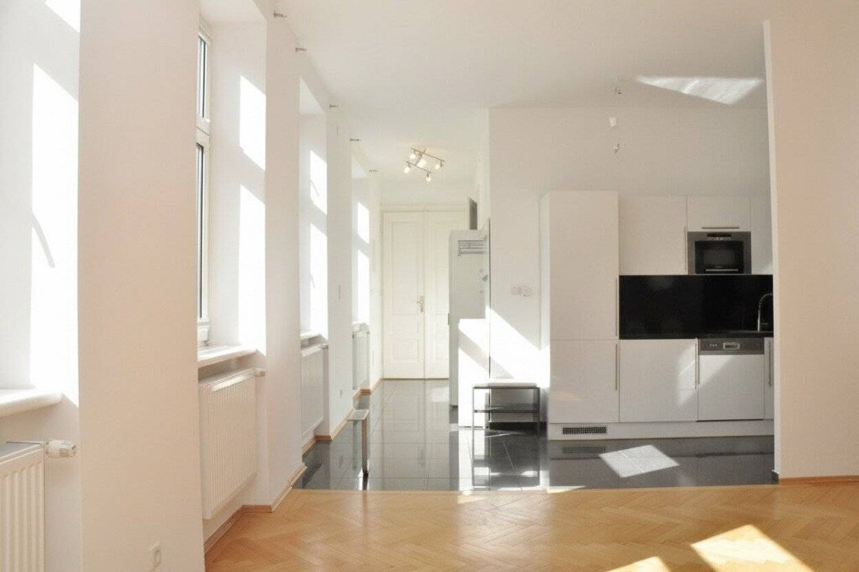 Condominium | courtyard-facing 2-room old-building apartment with plenty of light near U4 &amp; U6