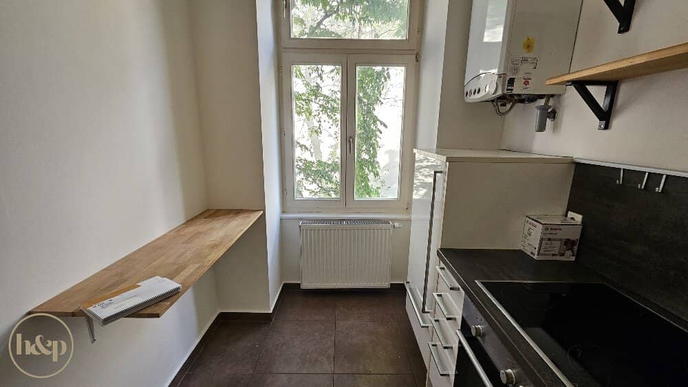 Sunny 3 room old building apartment within the Gürtel 1080 Wien
