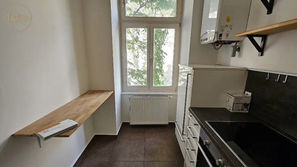 Sunny 3 room old building apartment within the Gürtel 1080 Wien