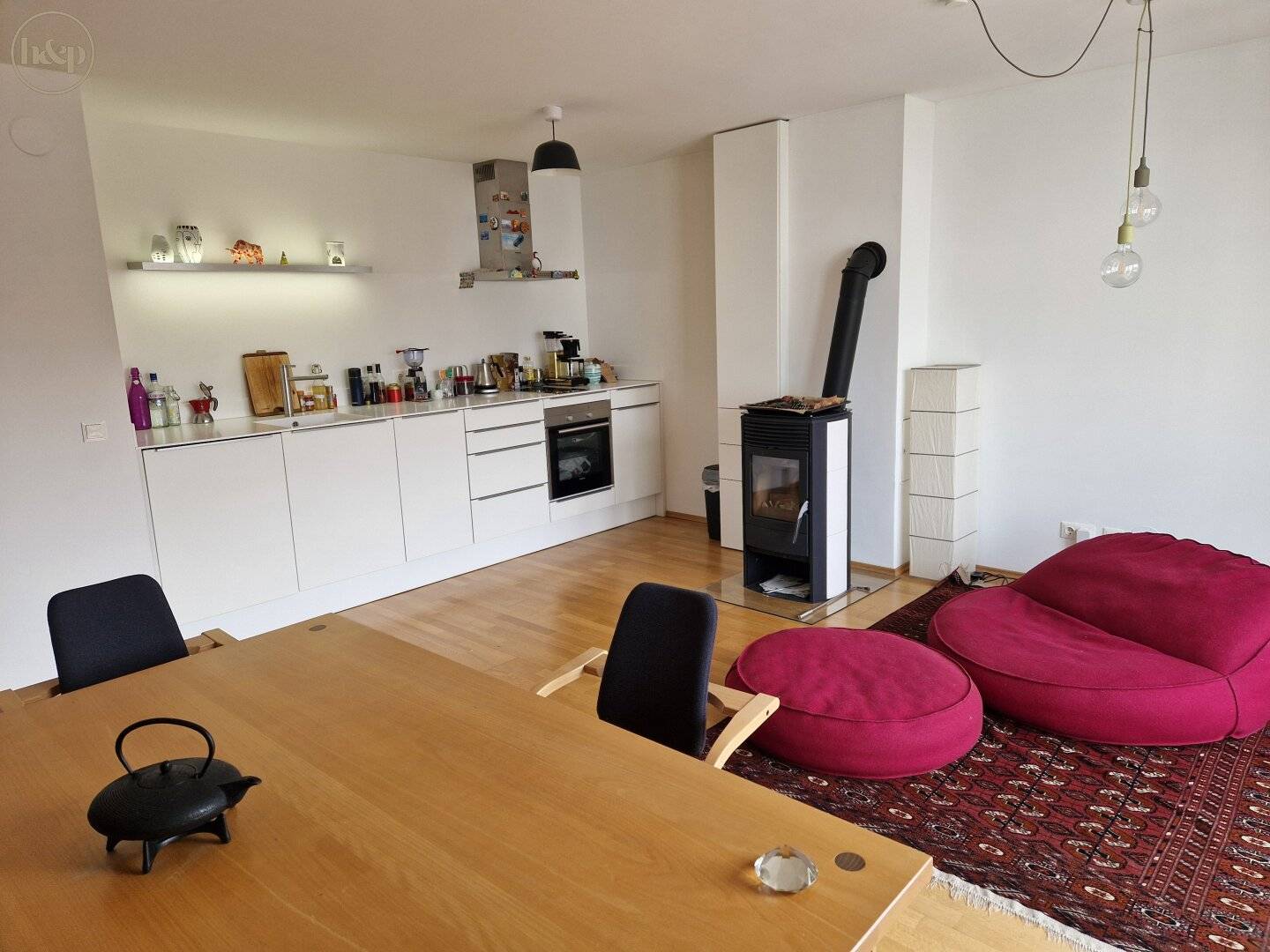 Gaspreisroulette ade! Ihr neues Zuhause mit Pelletszentralheizung, Balkonkraftwerk und Holzofen!