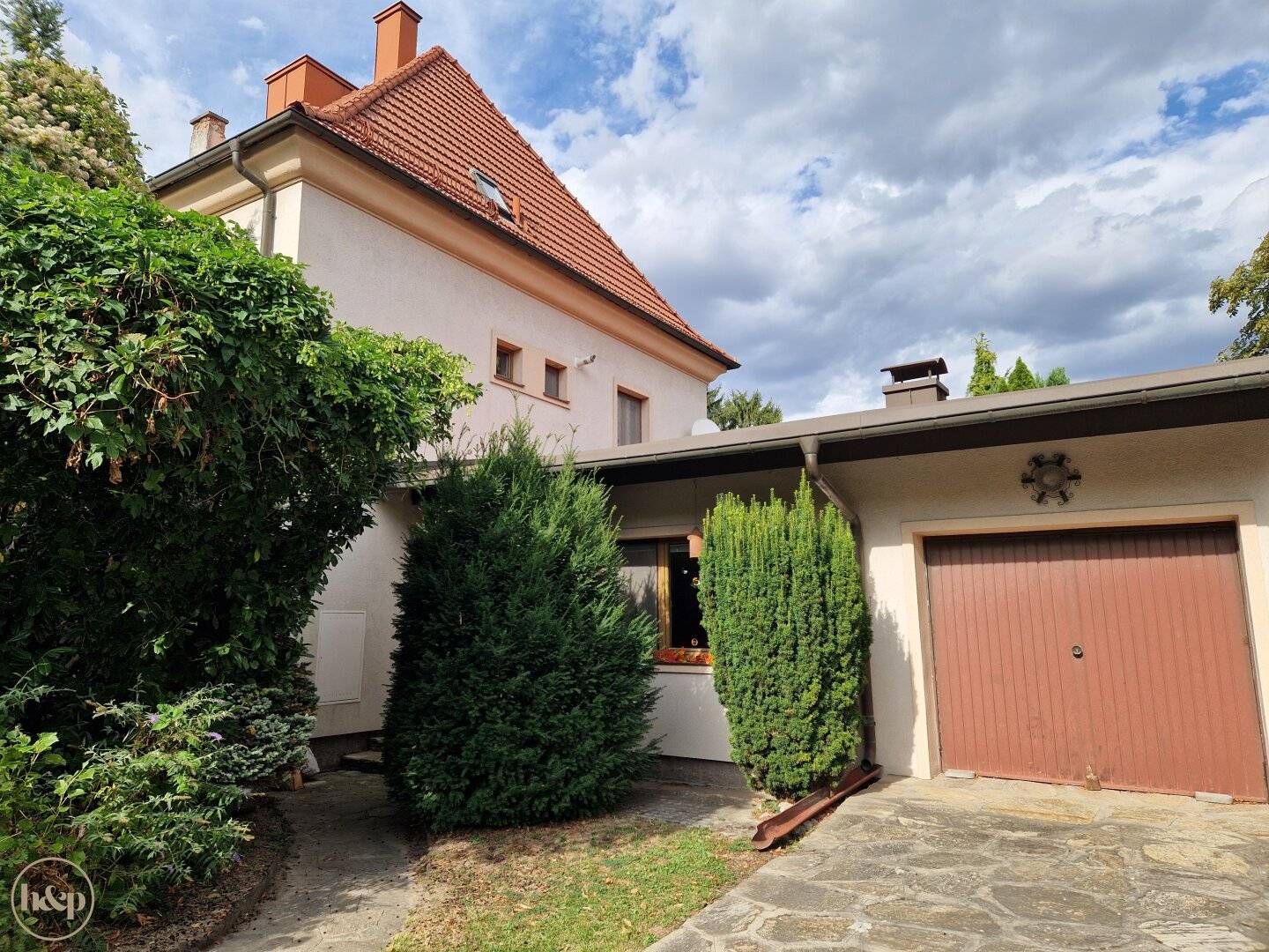 Lots of space for children and home office","de":"VIEL PLATZ FÜR KINDER UND HOMEOFFICE!"},