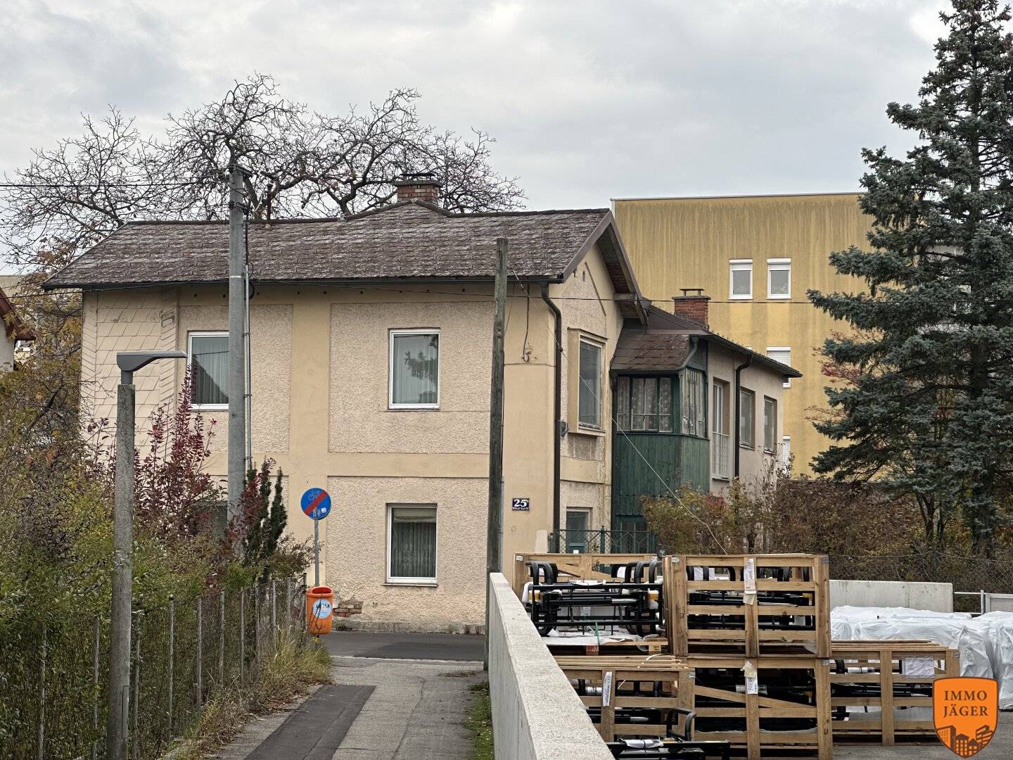 Sanierungsbedürftiges großzügiges Haus in Linz,  ca. 218m² Wohnfläche – Ihr Traum zu 380.000 €!