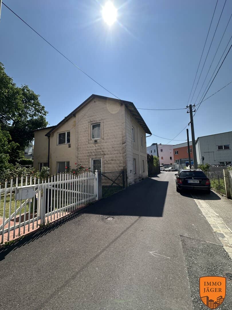 Sanierungsbedürftiges großzügiges Haus in Linz,  ca. 218m² Wohnfläche – Ihr Traum zu 380.000 €!
