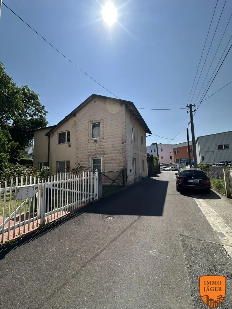 Renovation needed spacious house in Linz, approximately 218 m² living space, your dream at €380,000