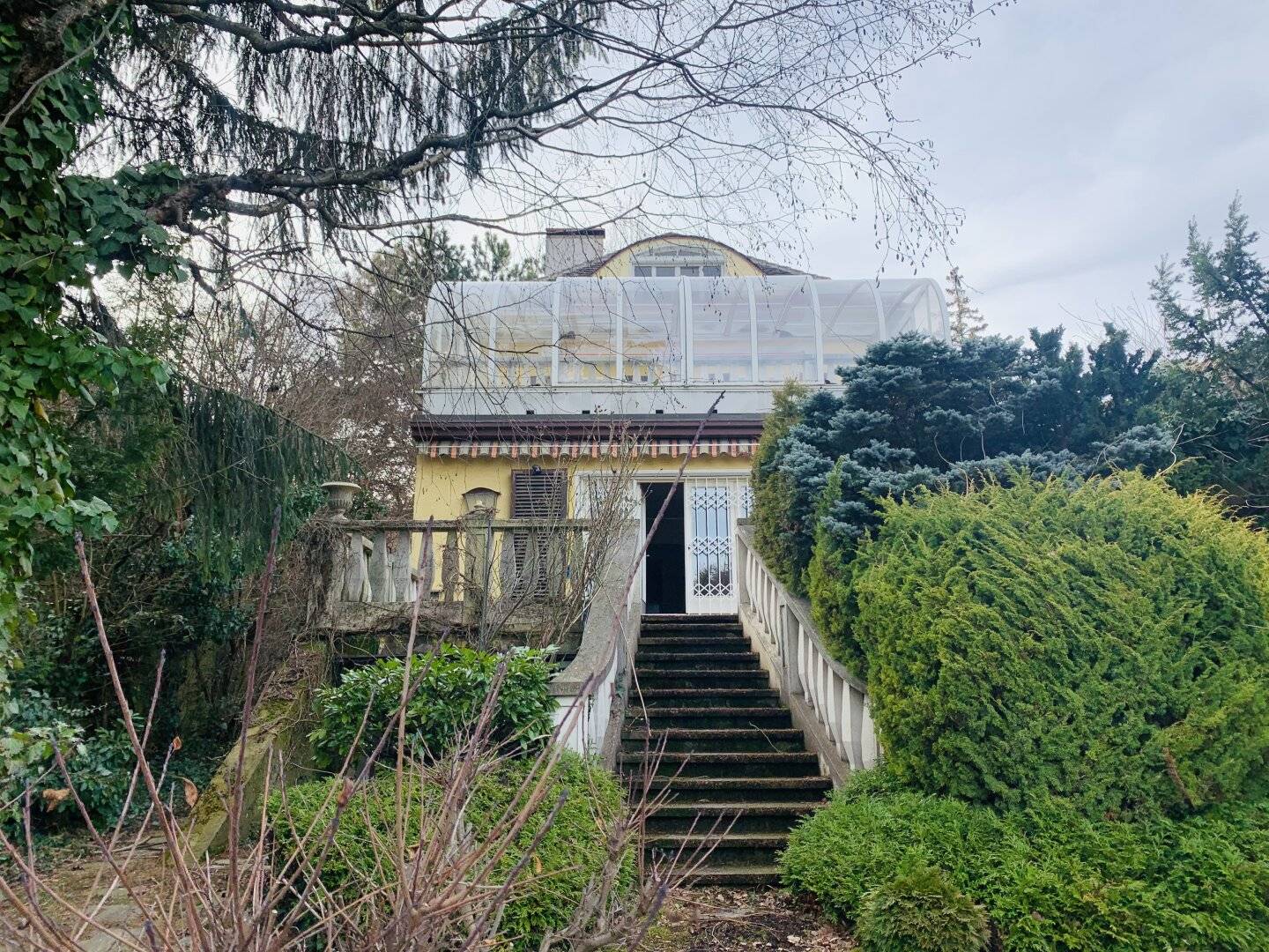 Property with potential and beautiful view in Ober St. Veit/Hietzing slope? no trailing punctuation? but we must provide naturalEnglish translation without extra embellishment that ends cleanly? This is tricky.