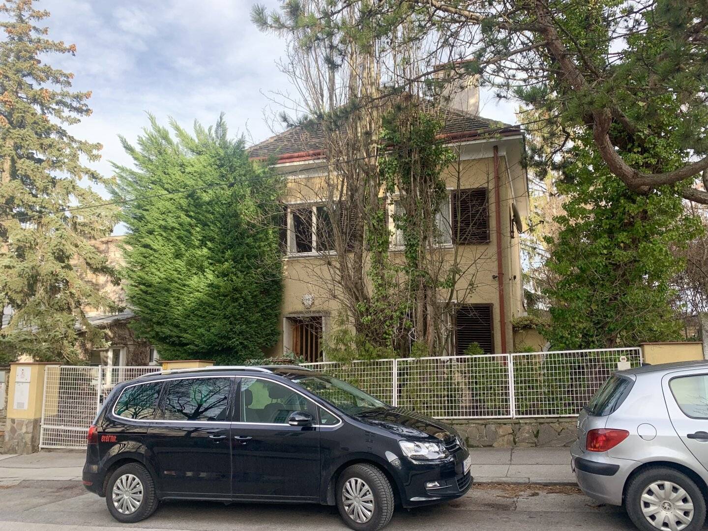 Property with potential and beautiful view in Ober St. Veit/Hietzing slope? no trailing punctuation? but we must provide naturalEnglish translation without extra embellishment that ends cleanly? This is tricky.