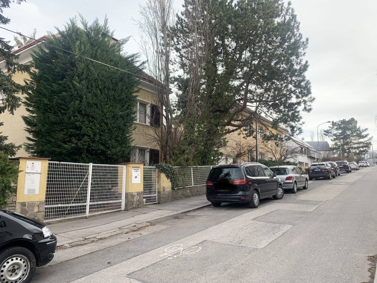 Property with potential and beautiful view in Ober St. Veit/Hietzing slope? no trailing punctuation? but we must provide naturalEnglish translation without extra embellishment that ends cleanly? This is tricky.