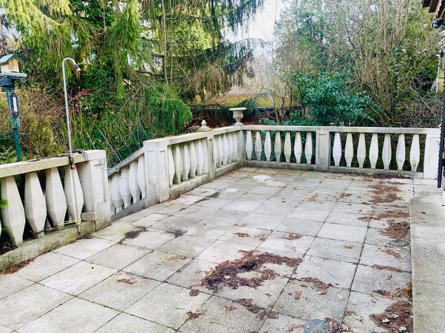 Property with potential and beautiful view in Ober St. Veit/Hietzing slope? no trailing punctuation? but we must provide naturalEnglish translation without extra embellishment that ends cleanly? This is tricky.