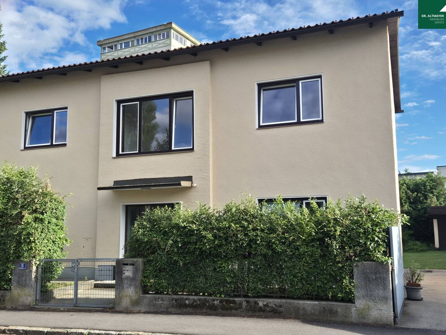 Großzügiges Stadthaus in Villach, 6 Zimmer, Terrasse, 2 Stellplätze, 200m² Wohnfläche