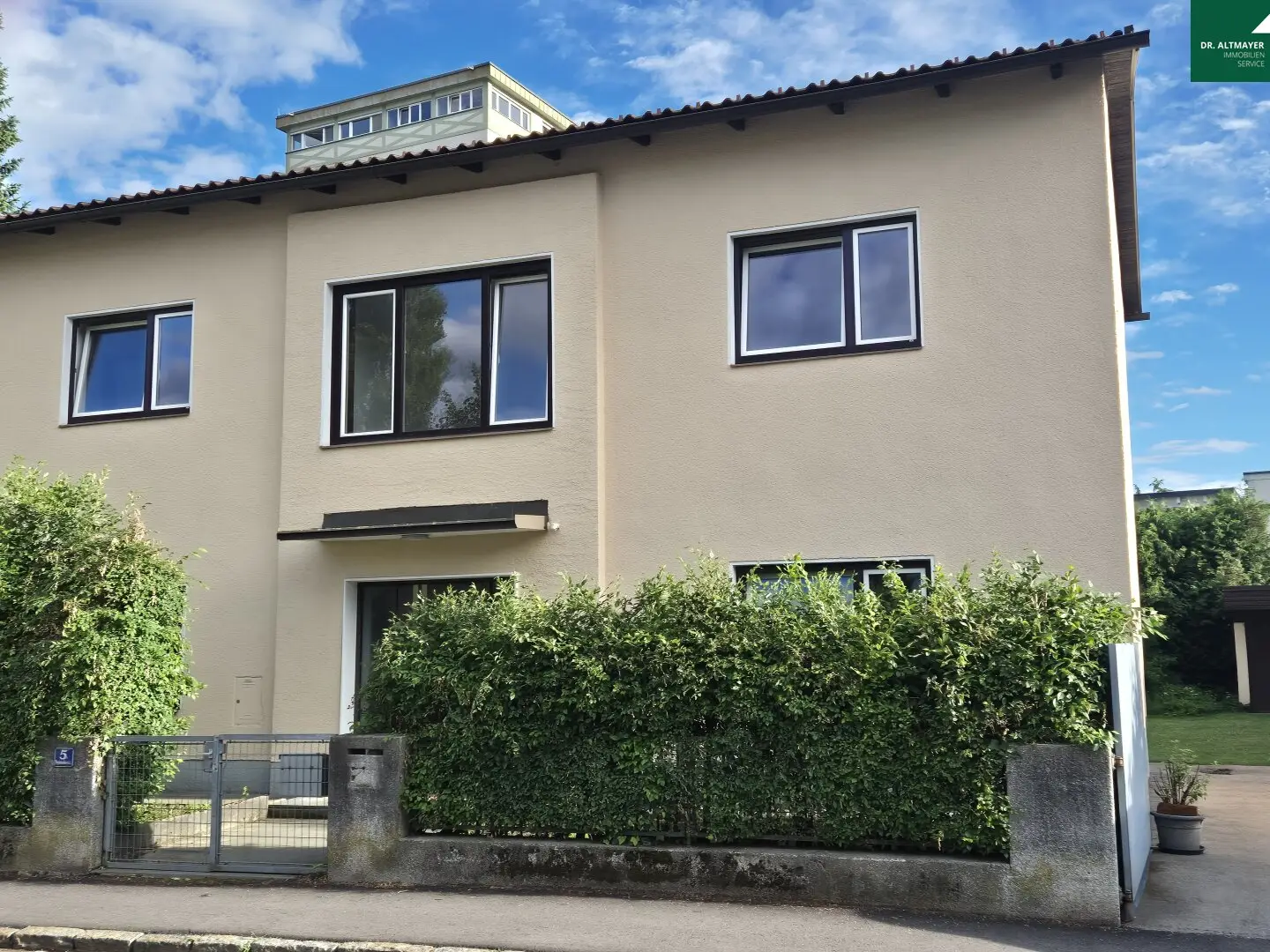 Großzügiges Stadthaus in Villach, 6 Zimmer, Terrasse, 2 Stellplätze, 200m² Wohnfläche