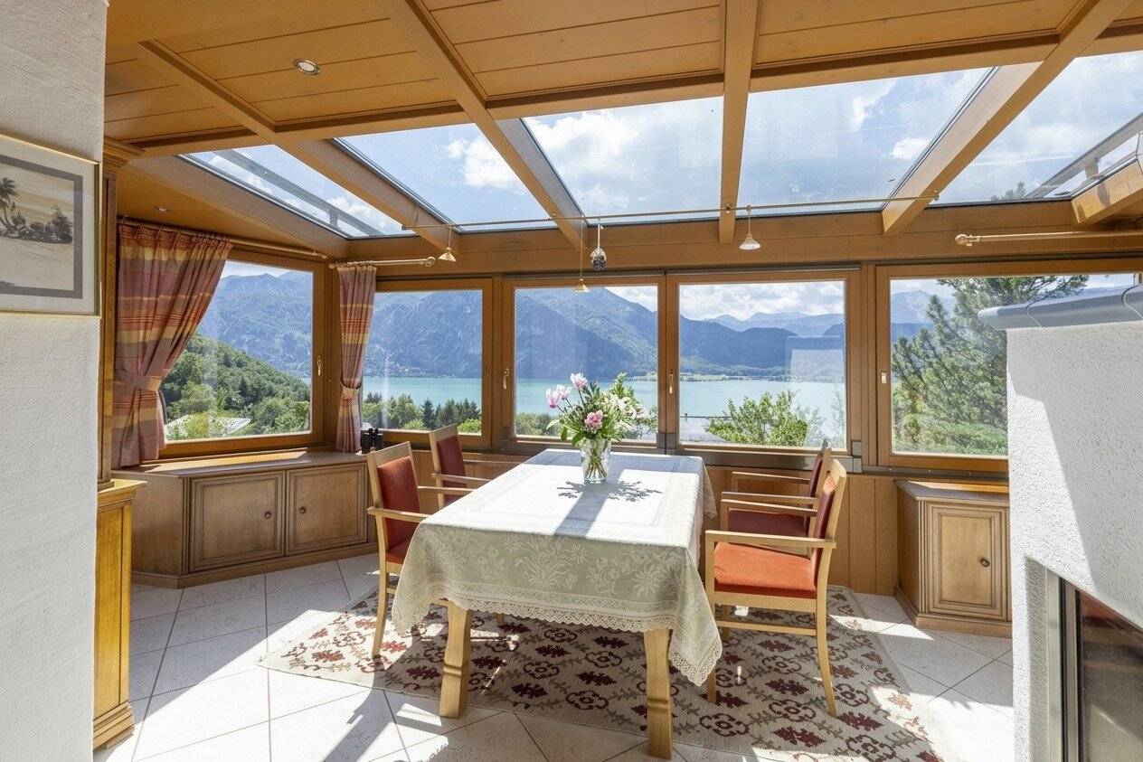 Traumlage im Mondseeland - Gemütliches Wohnhaus im Landhausstil mit schönem Seeblick, Pool, Sauna und gemeinschaftlicher Wasserquelle!