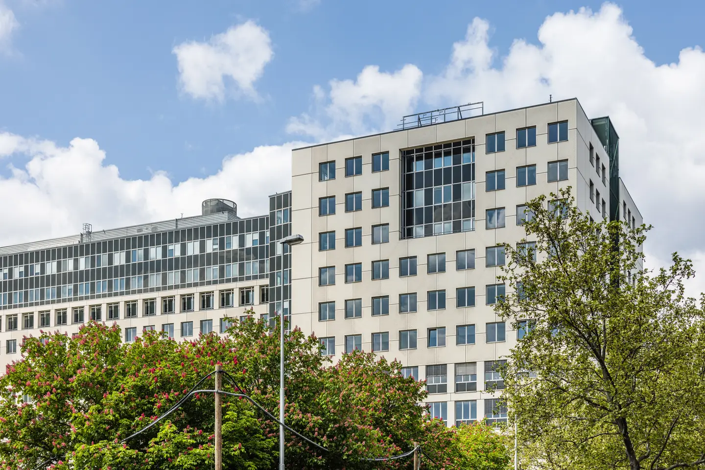 Apartment near Praterstern with flexible layout and view of the courtyard? Wait no