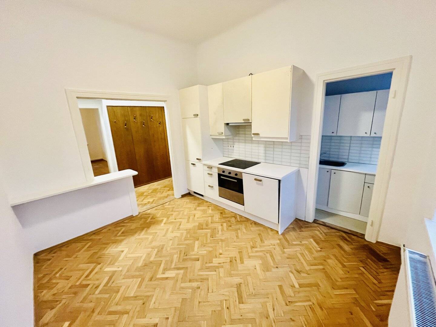 Elegante 4 - Zimmer Altbauwohnung im Zentrum von Gloggnitz