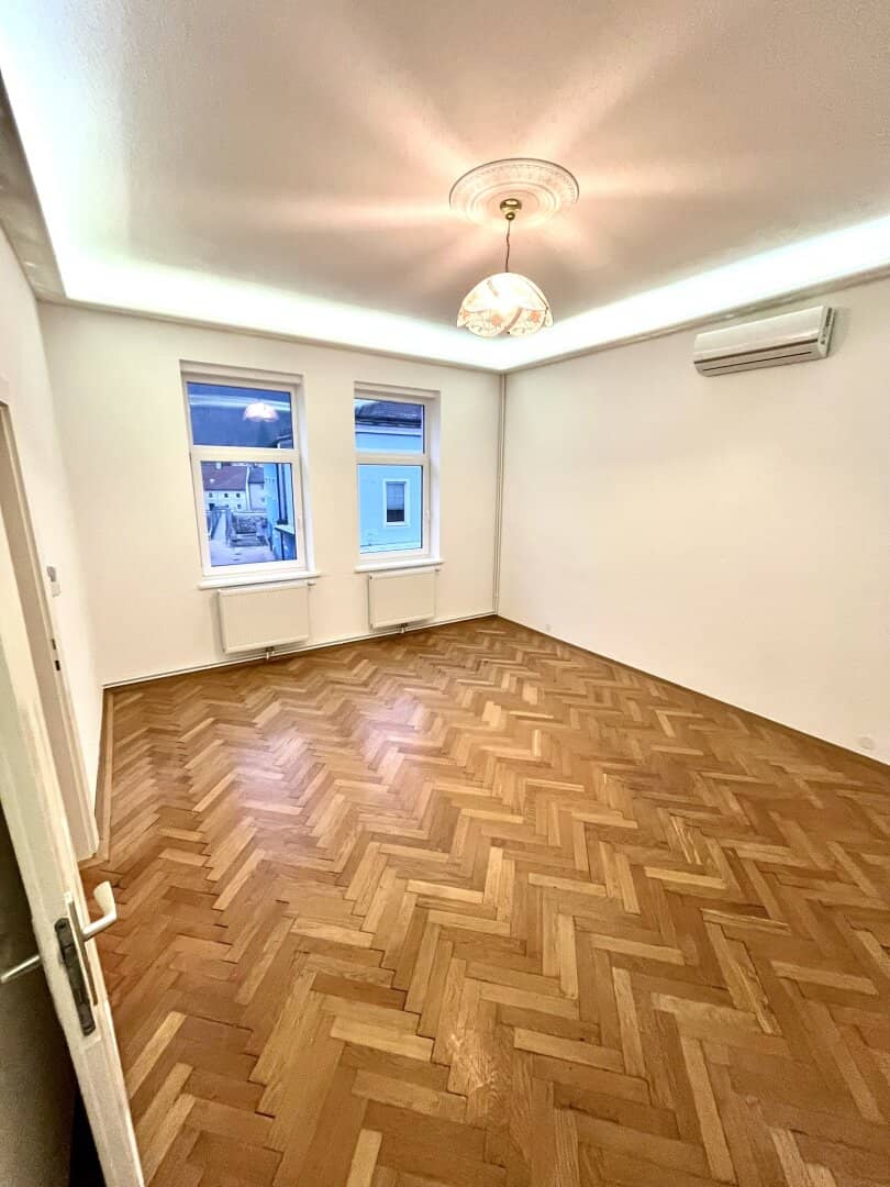 Elegante 4 - Zimmer Altbauwohnung im Zentrum von Gloggnitz