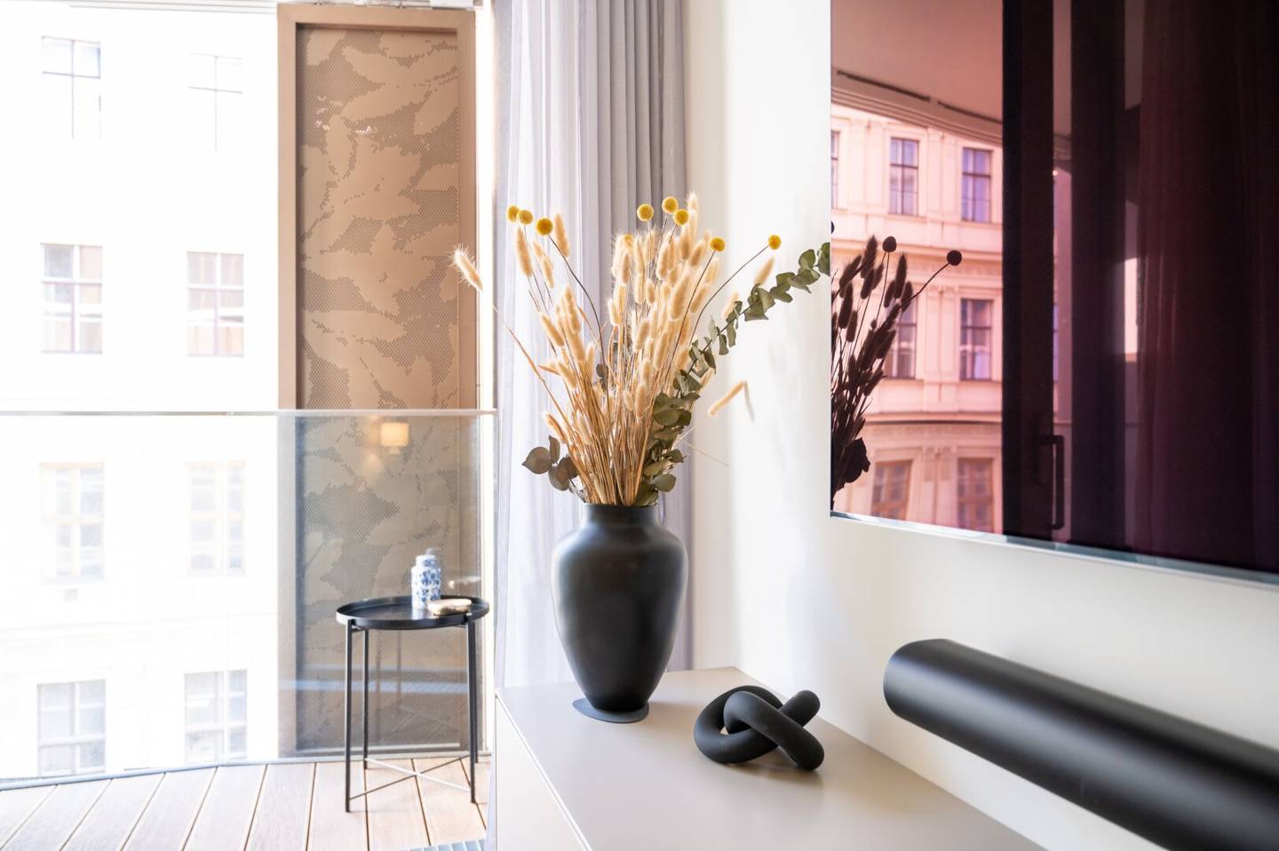 MÖBLIERT | 1010, Loggia, Ruhelage, Concierge, POLIFORM