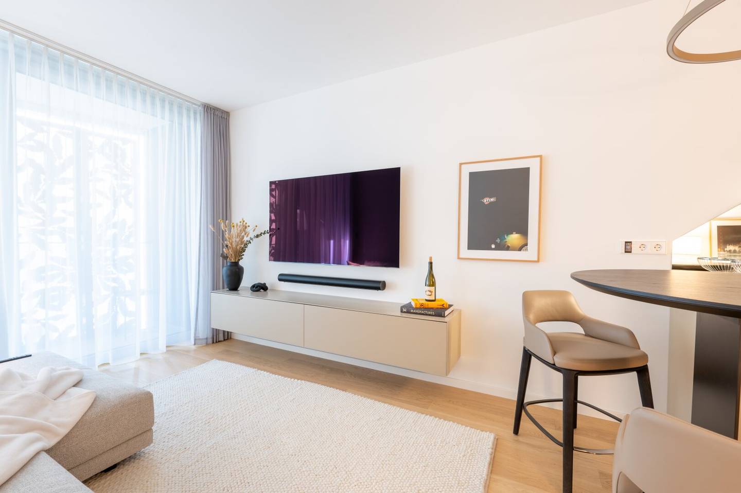 MÖBLIERT | 1010, Loggia, Ruhelage, Concierge, POLIFORM