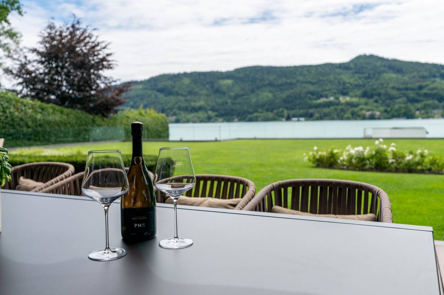 RESIDENZ am WÖRTHERSEE | Großzügige Wohneinheit in Exklusivlage |  Bootsliegeplatz, Sauna und Beachclub