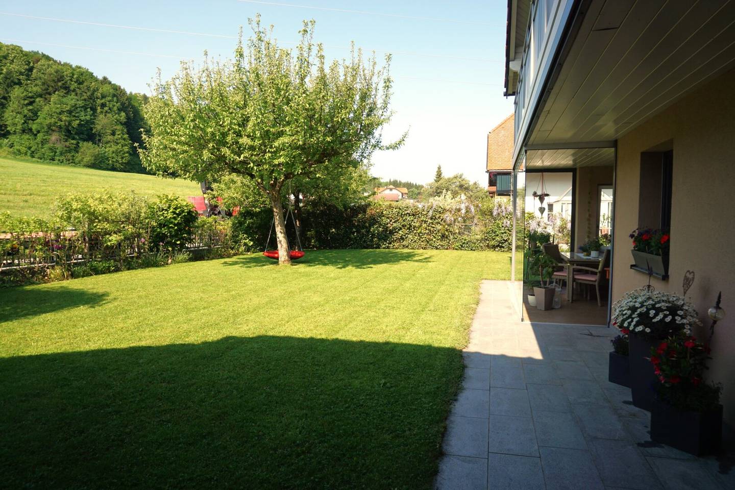 Top Zweifamilienhaus in Koppl bei Salzburg mit Einliegerwohnung – 2 Balkone, Garage, Solaranlage und Wohnraumlüftung!