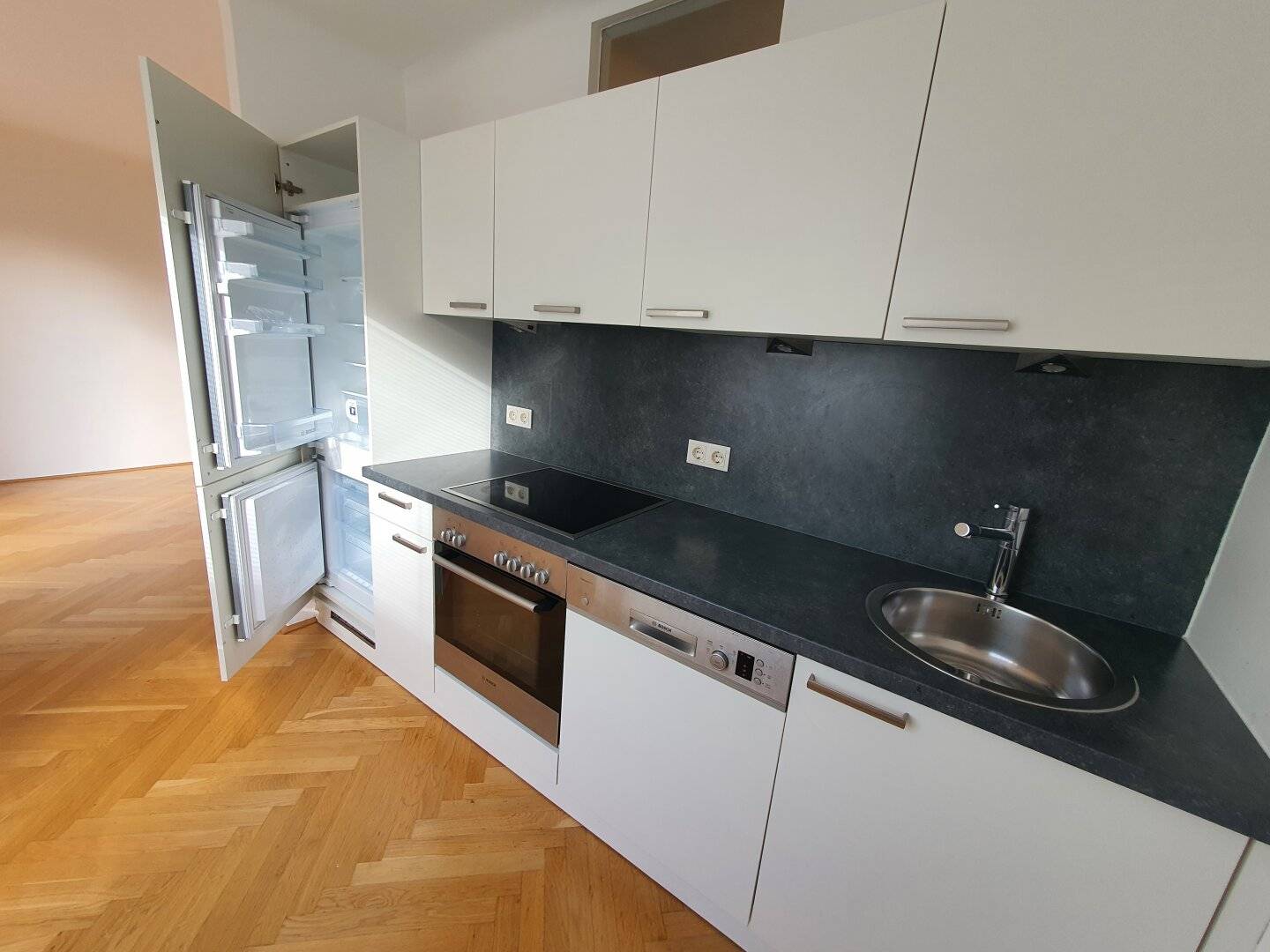 Charming single apartment located in a quiet prime location in Hietzing near Café Dommayer and Schönbrunn