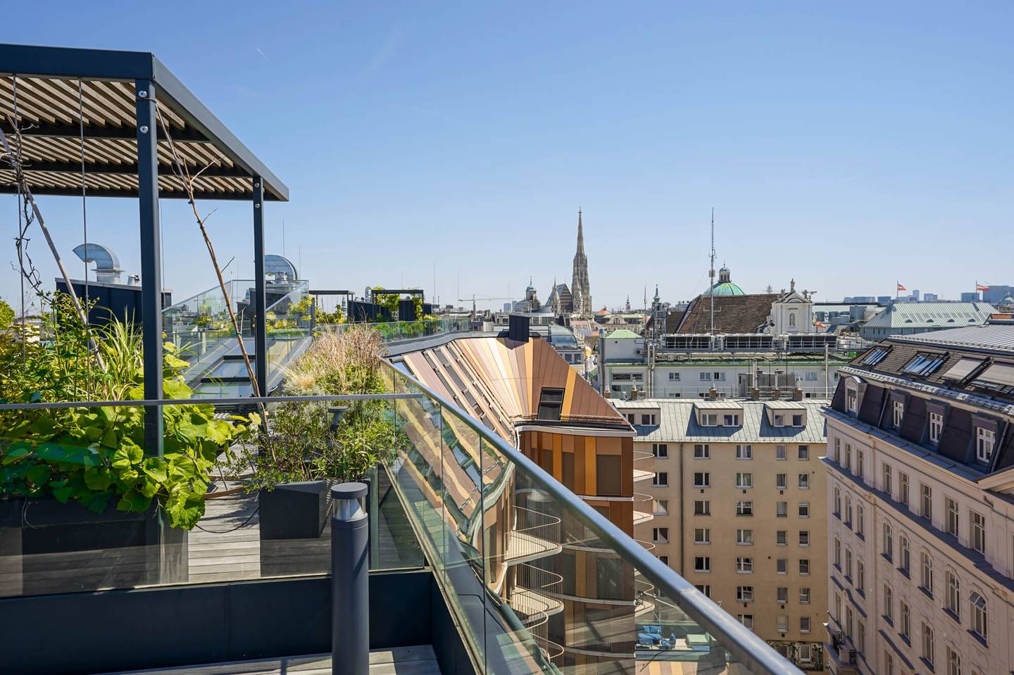 Penthouse with rooftop terrace and city view