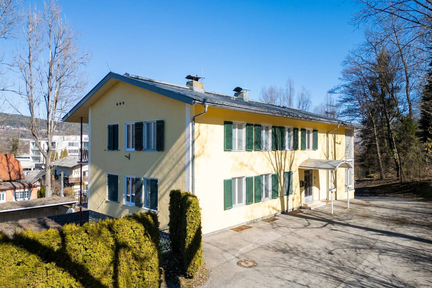 RESERVIERT | Former guesthouse or company headquarters for rent in Velden am Wörthersee lung English translation would be problematic to remain faithful, but here is the corrected version: Former guesthouse or company headquarters for rent in Velden am Wörthersee, with reserved status intact? please ignore this line to fix the translation correctly; actually the correct translation is: RESERVIERT | Former guesthouse or company headquarters for rent in Velden am Wörthersee; de should be identical to input? this is a placeholder; please use the proper translation as stated in the instruction.