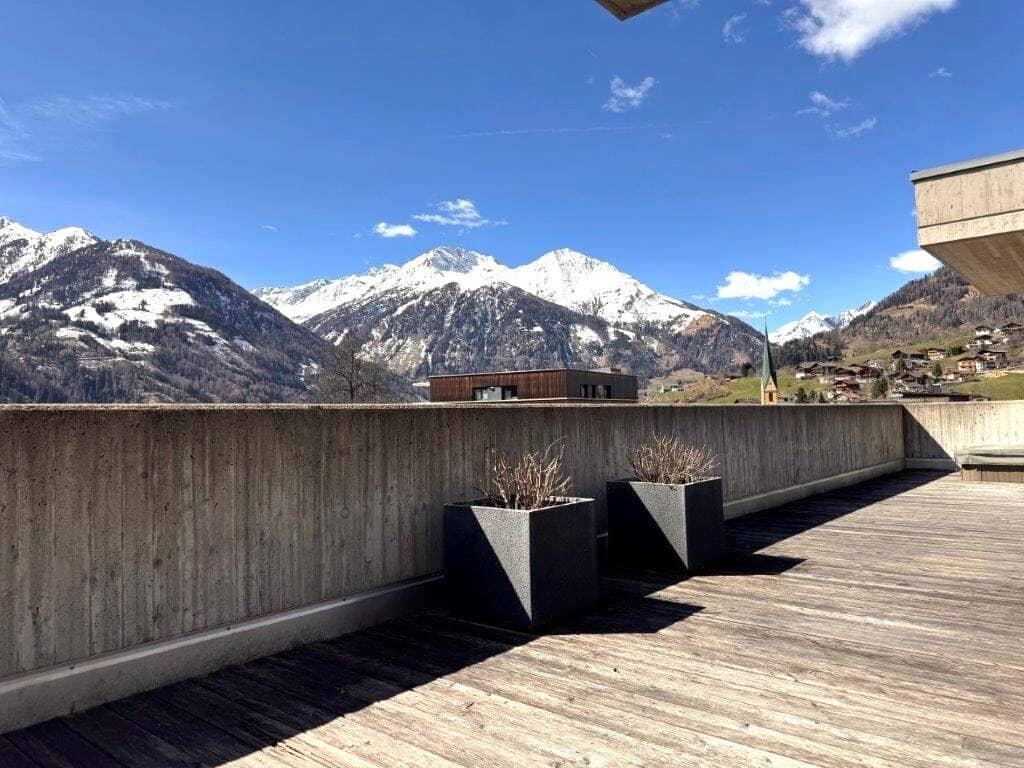 Sichtbeton und klare Formen! Architektonische Besonderheit mit Freizeitwohnsitzwidmung in Osttirol!