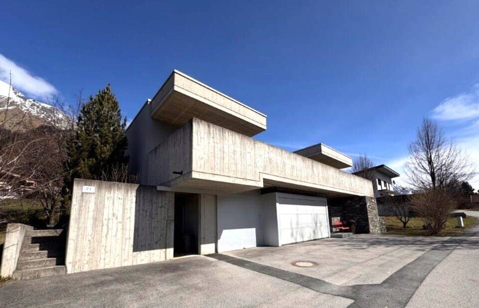 Sichtbeton und klare Formen! Architektonische Besonderheit mit Freizeitwohnsitzwidmung in Osttirol!