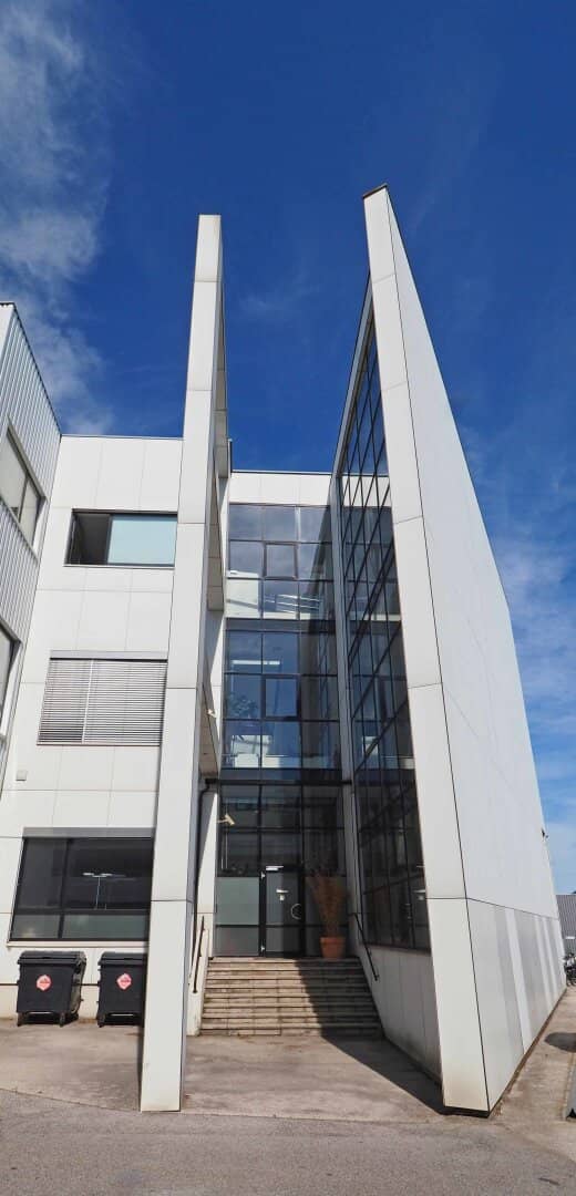 INDUSTRIAL PROPERTY | LOGISTICS WAREHOUSE WITH OFFICE IN A PERFECT LOCATION | U3 Zippererstraße and A23 St. Marx