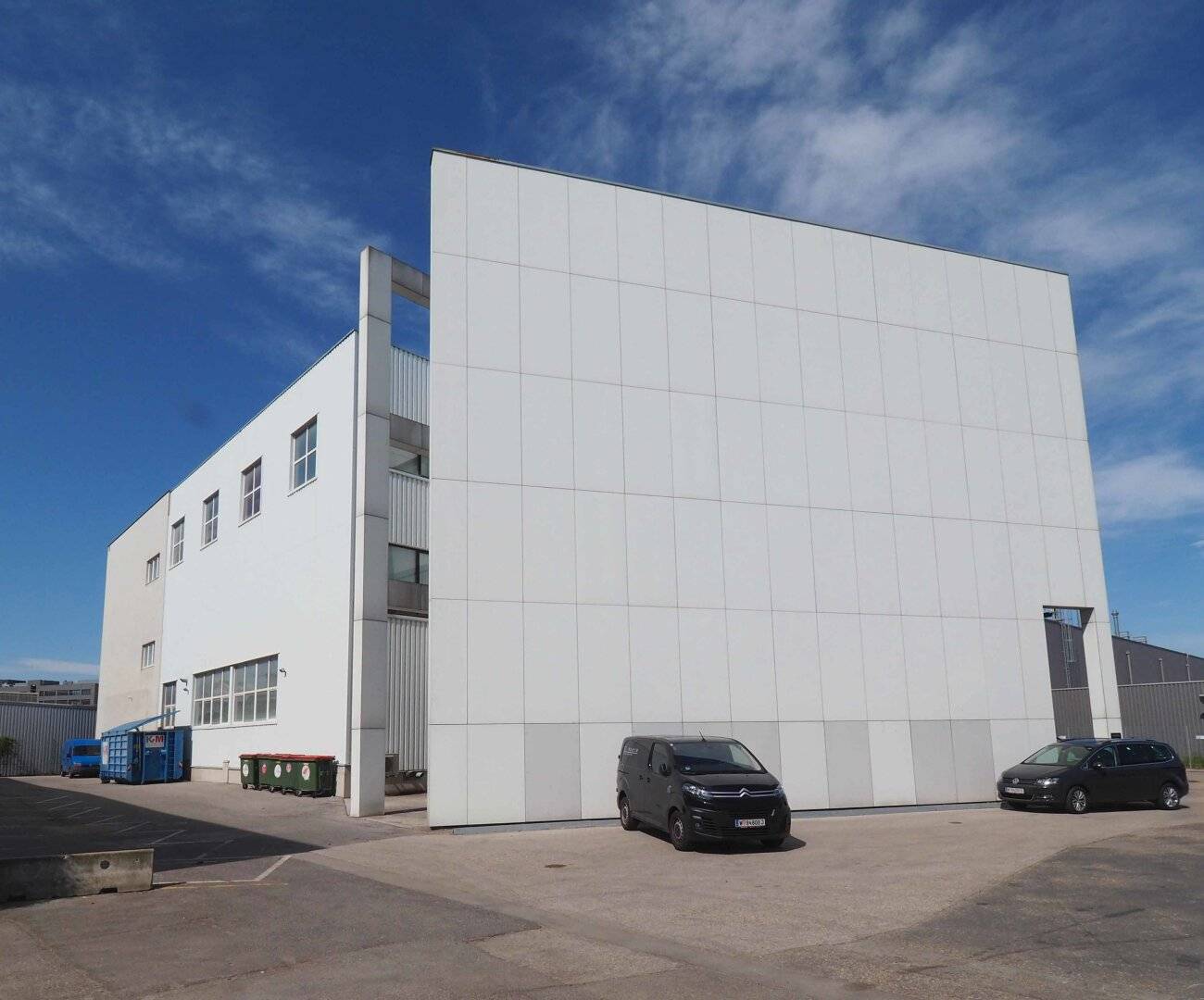 INDUSTRIAL PROPERTY | LOGISTICS WAREHOUSE WITH OFFICE IN A PERFECT LOCATION | U3 Zippererstraße and A23 St. Marx