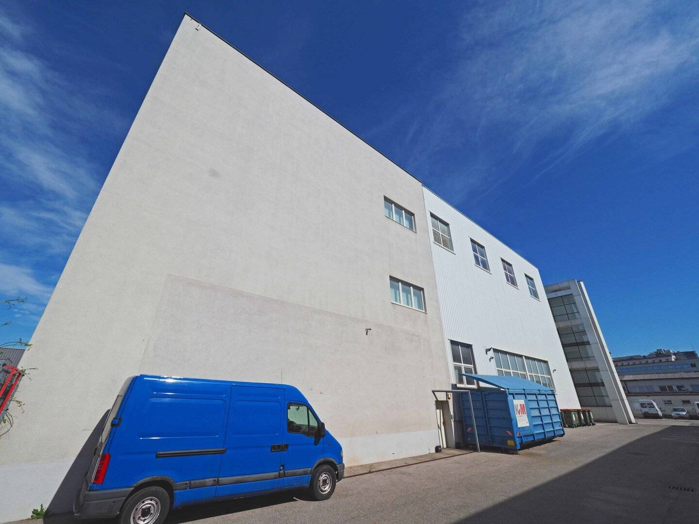 INDUSTRIAL PROPERTY | LOGISTICS WAREHOUSE WITH OFFICE IN A PERFECT LOCATION | U3 Zippererstraße and A23 St. Marx