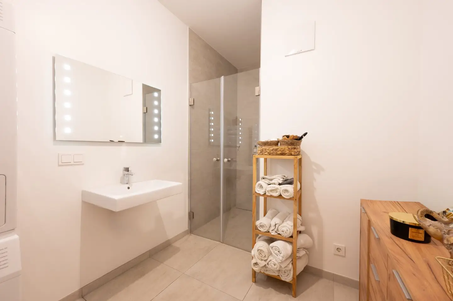 City center within walking distance | Like new apartment with garden and underground parking, within walking distance to the market and the city center