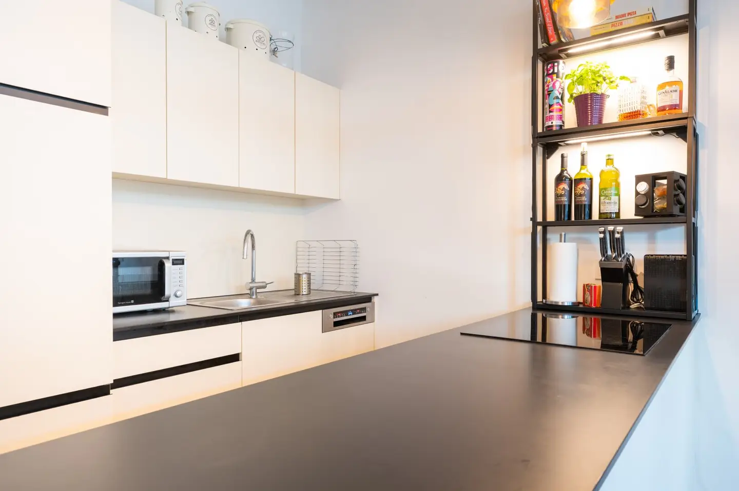 City center within walking distance | Like new apartment with garden and underground parking, within walking distance to the market and the city center