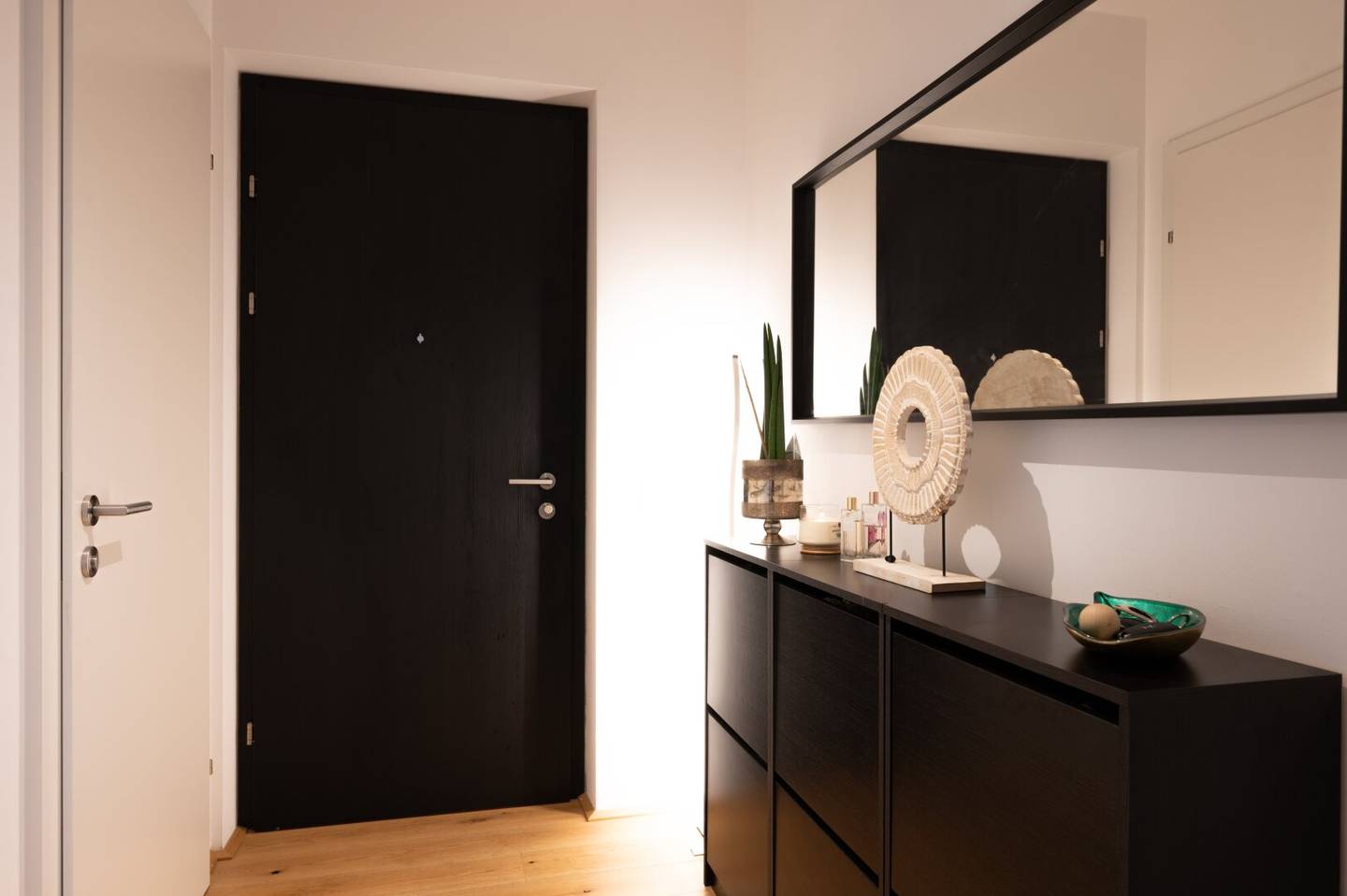 ZENTRUM FUSSLÄUFIG | Neuwertige Wohnung mit Garten und Tiefgarage, fußläufig zum Markt und zur Innenstadt