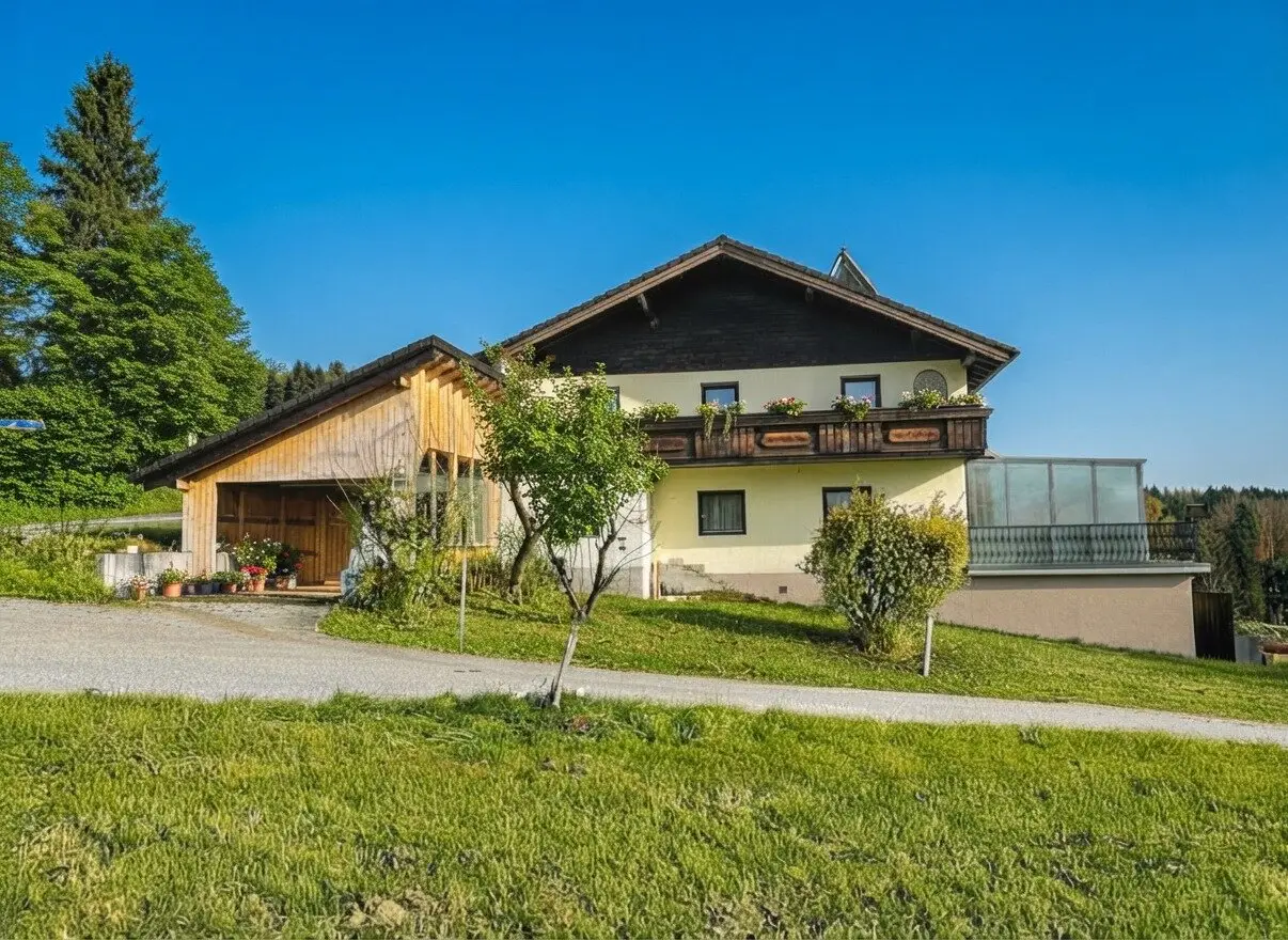 THALGAU - Gemütliches  Einfamilienhaus mit Wintergarten, Doppelgarage, Sauna, Solaranlage, Kachelofen uvm.