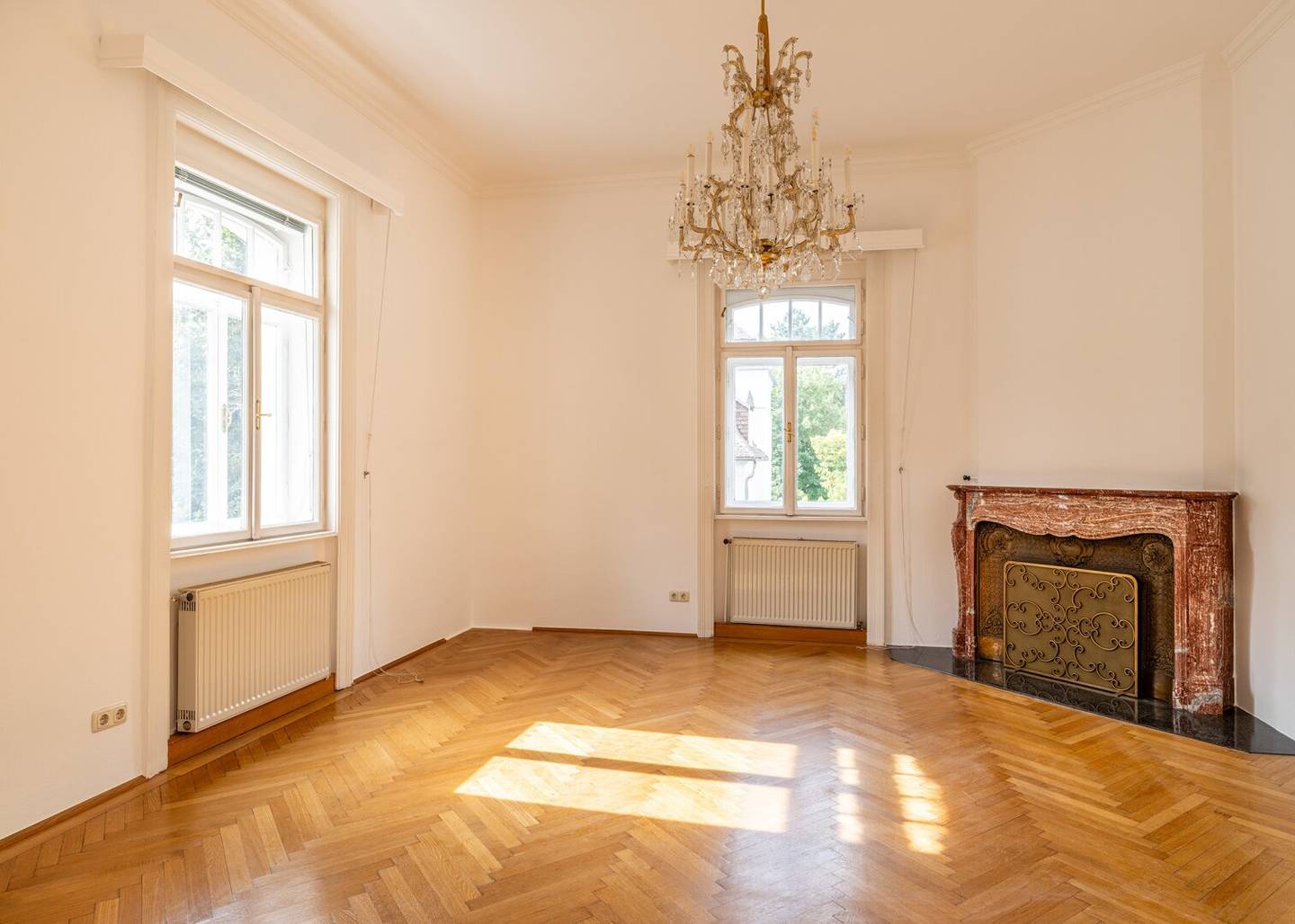 Charming old building apartment with balcony and lots of design freedom','de'':'Charmante Altbauwohnung mit Balkon und viel Gestaltungsspielraum!