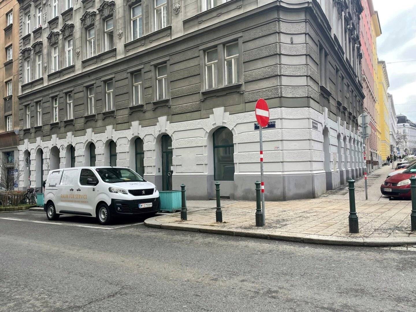 Corner commercial premises in very good location in the 9th district – near Volksoper