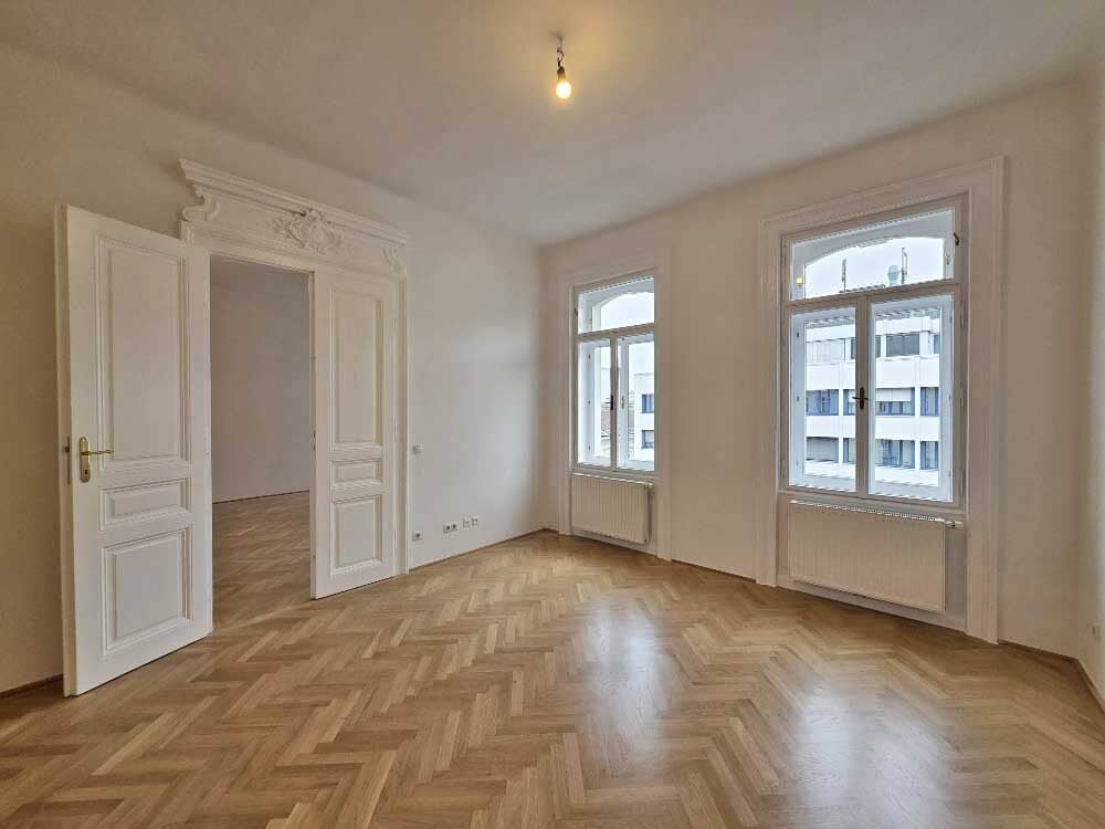 MARIAHILFER STRASSE | 3-room period apartment with balcony | U3 Zieglergasse | barrier-free lift