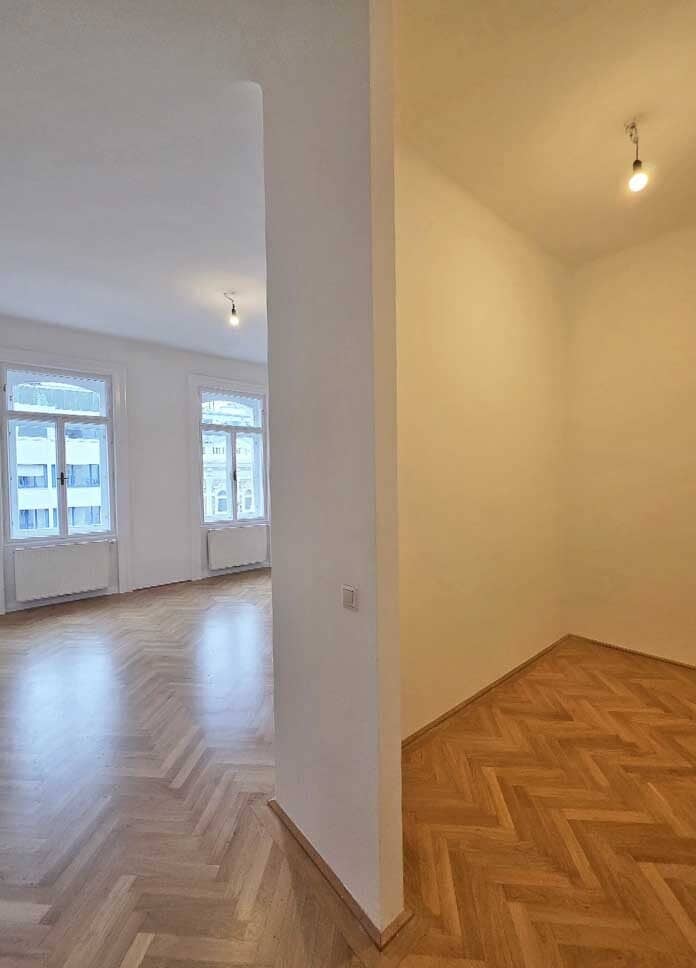 MARIAHILFER STRASSE | 3-room period apartment with balcony | U3 Zieglergasse | barrier-free lift
