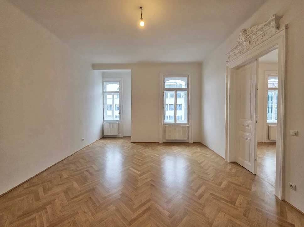 MARIAHILFER STRASSE | 3-room period apartment with balcony | U3 Zieglergasse | barrier-free lift