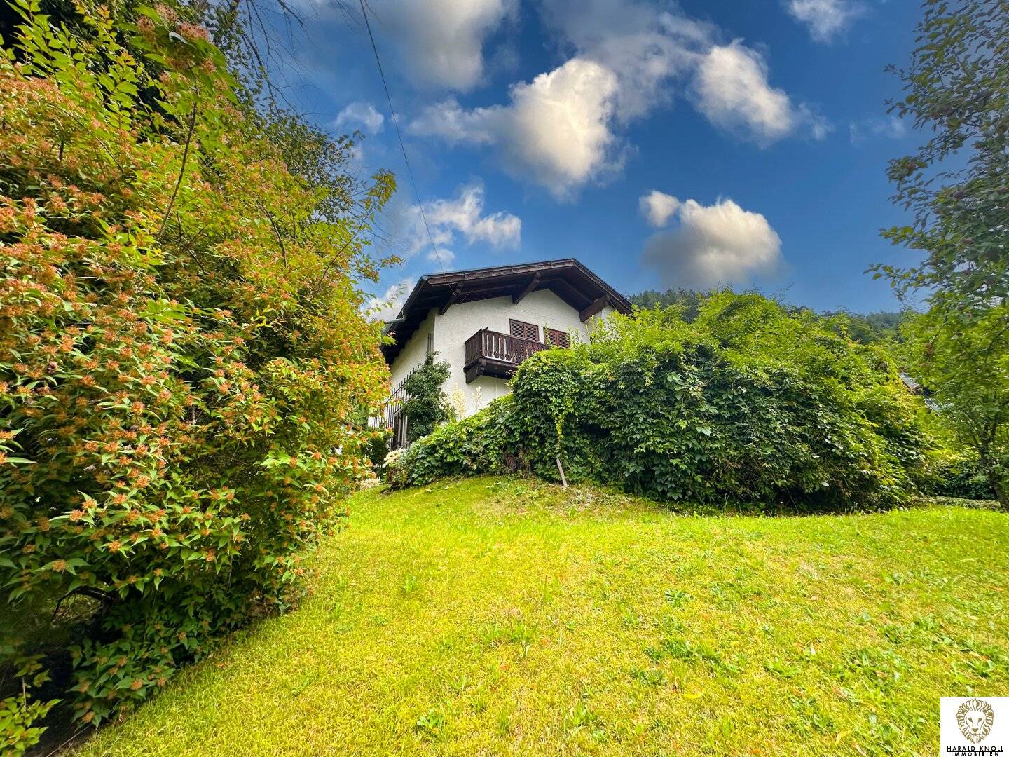 Charming single family house with a large plot of land and development potential in Fritzens